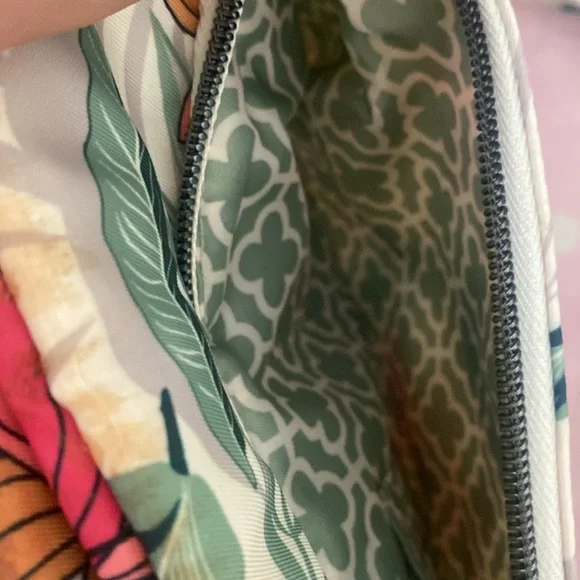 ❤️3/$30 Lug Ranger crossbody - Picture 6 of 7